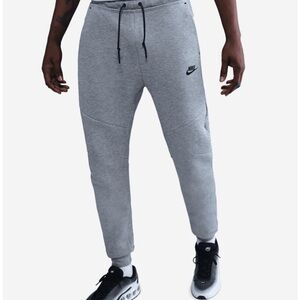 Nike Sportswear Tech Fleece
Men's Joggers Slim Fit XL Tall